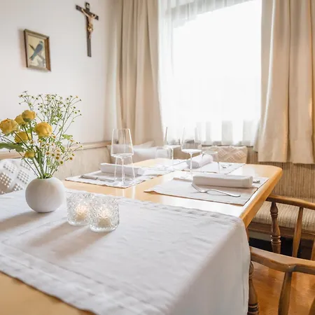 Eckart, Gabrielhaus Lägenhet